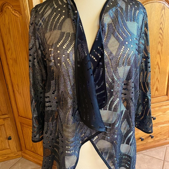 Chico’s size 2 throw over. Like new! - Picture 4 of 10